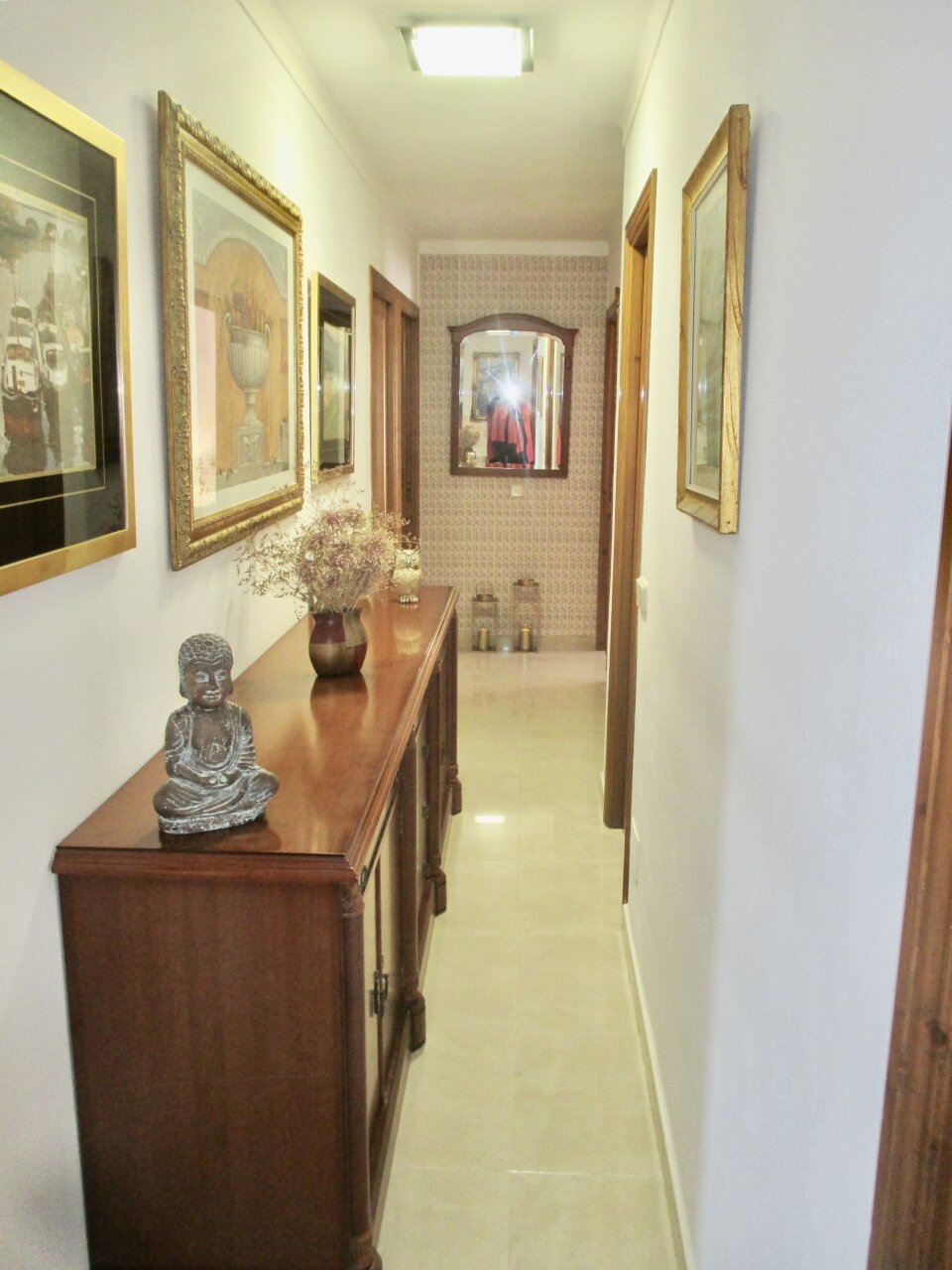 Hallway (upper floor)