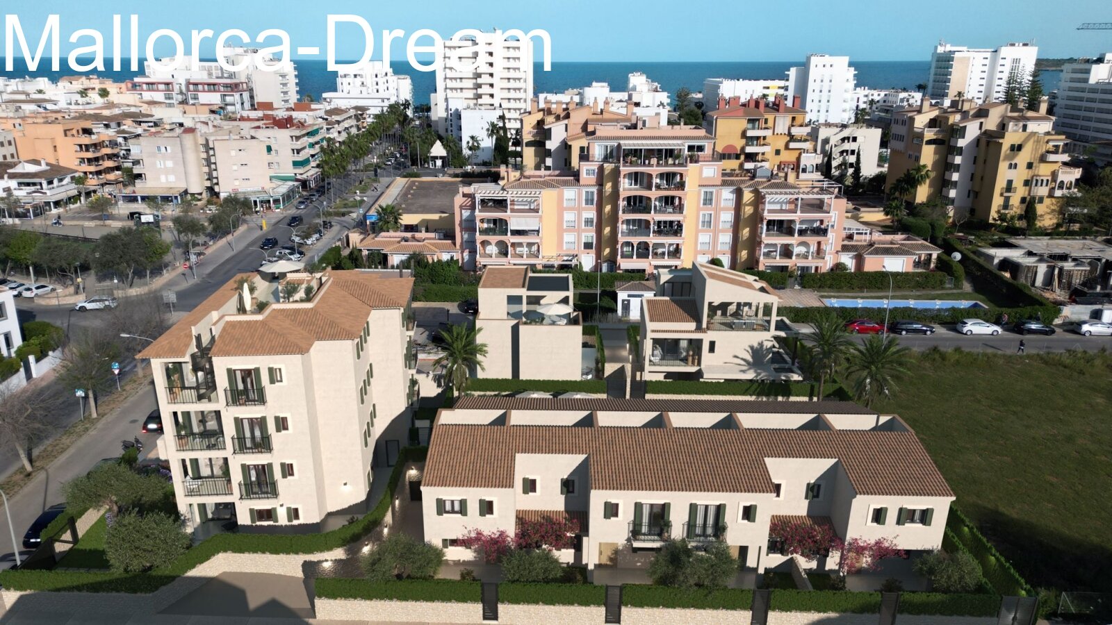 Cala Millor: Modernes Reihenhaus mit Gemeinschaftspool, Tiefgarage und Kellerraum in Cala Millor 