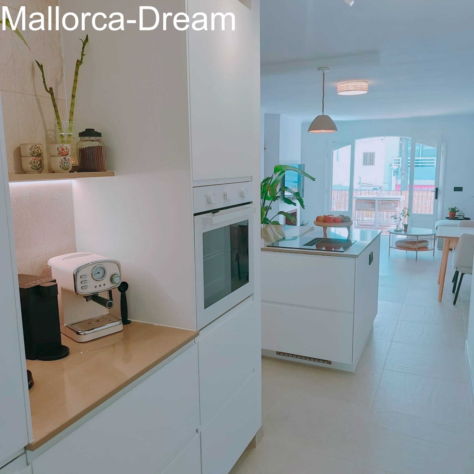 Cala Millor: Apartamento cerca de la playa y modernizado con materiales de alta calidad en una ubicación privilegiada, con 3 dormitorios y 2 baños.   