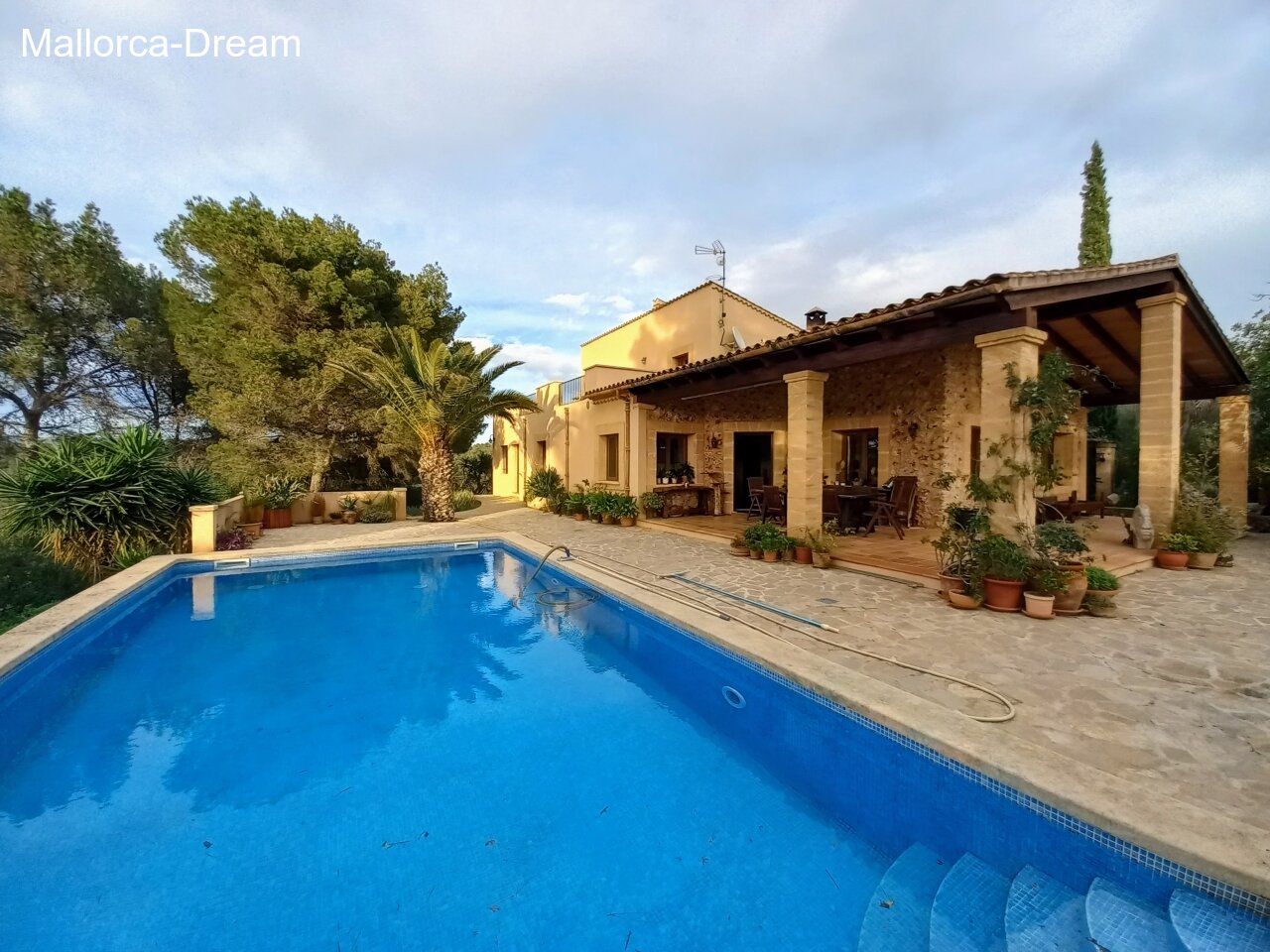 Porto Cristo: Finca en el campo rodeada de 16.500 m2 de pura naturaleza con una gran piscina y preciosas vistas  